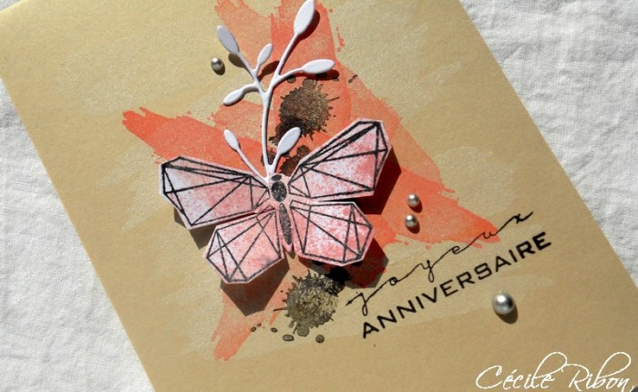 Du kraft, des taches et un&nbsp;papillon.