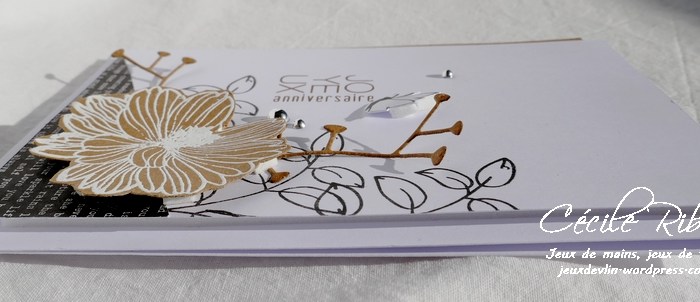 Une carte d&rsquo;anniversaire en blanc, noir et&nbsp;kraft.