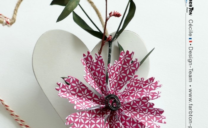 DT Farbton Papier : Des fleurs aux pétales asymétriques.