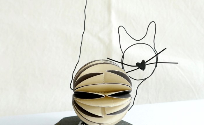 DT Farbton Papier : des chats rigolos en fil de fer et&nbsp;papier.