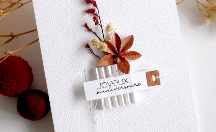 DT Farbton Papier : Carte fleur de papier et fleurs&nbsp;séchées