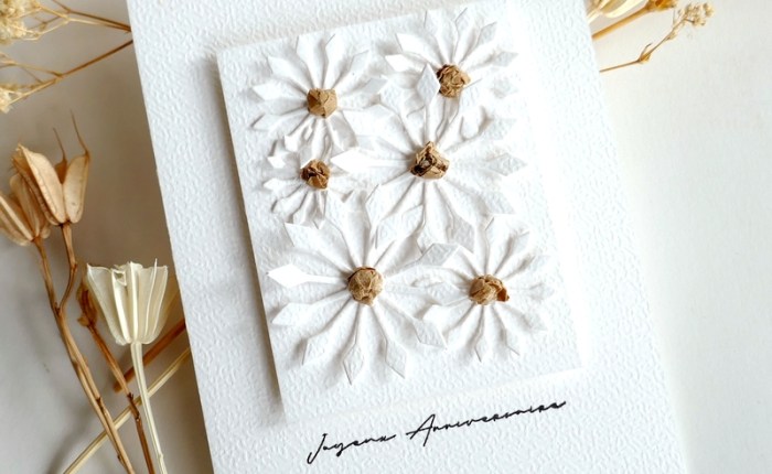 DT Farbton Papier : De jolies fleurettes pour un anniversaire.